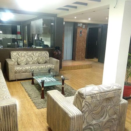 Hotel Royal Regency Bori  外观 照片