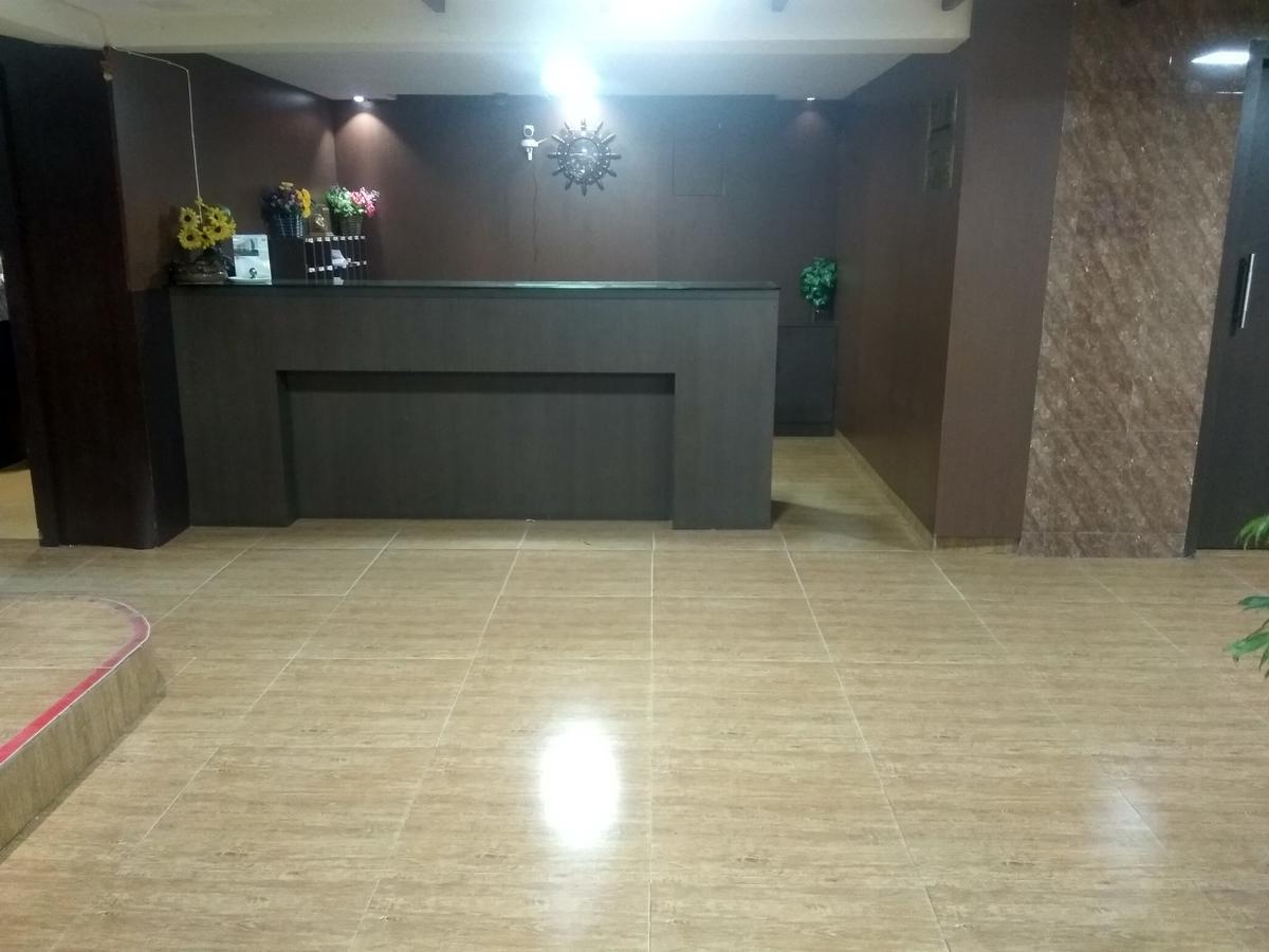 Hotel Royal Regency Bori  外观 照片