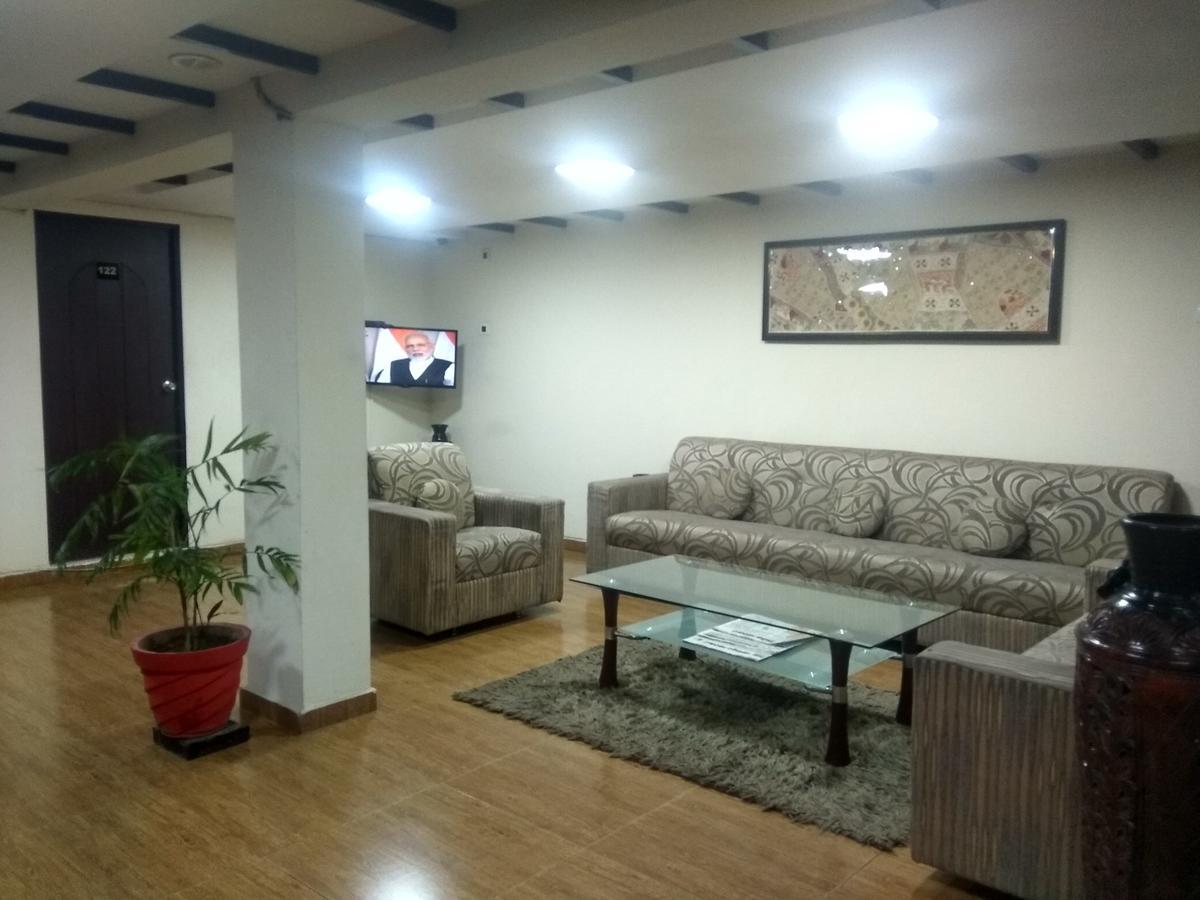 Hotel Royal Regency Bori  外观 照片
