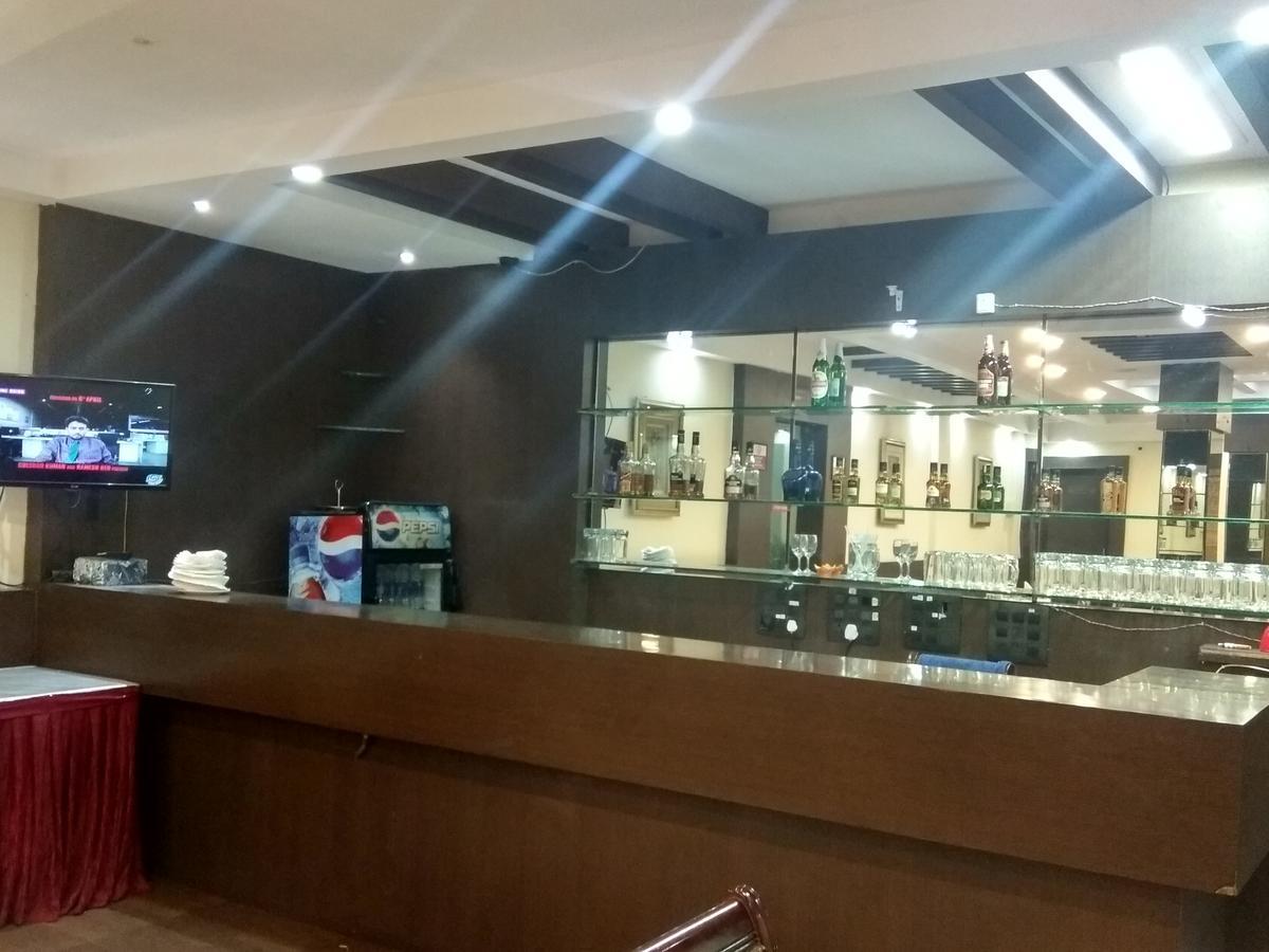 Hotel Royal Regency Bori  外观 照片