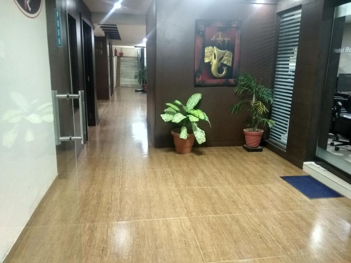 Hotel Royal Regency Bori  外观 照片