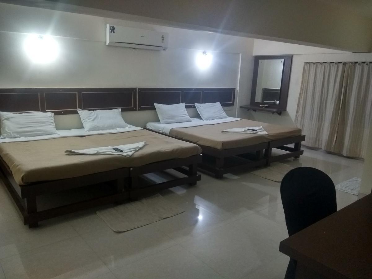 Hotel Royal Regency Bori  外观 照片
