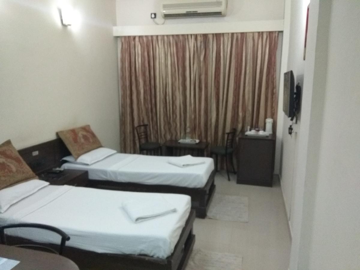 Hotel Royal Regency Bori  外观 照片