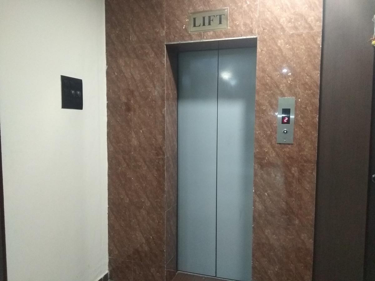 Hotel Royal Regency Bori  外观 照片