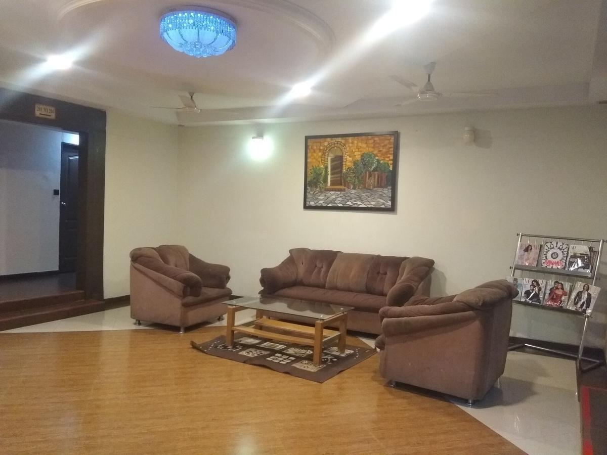 Hotel Royal Regency Bori  外观 照片