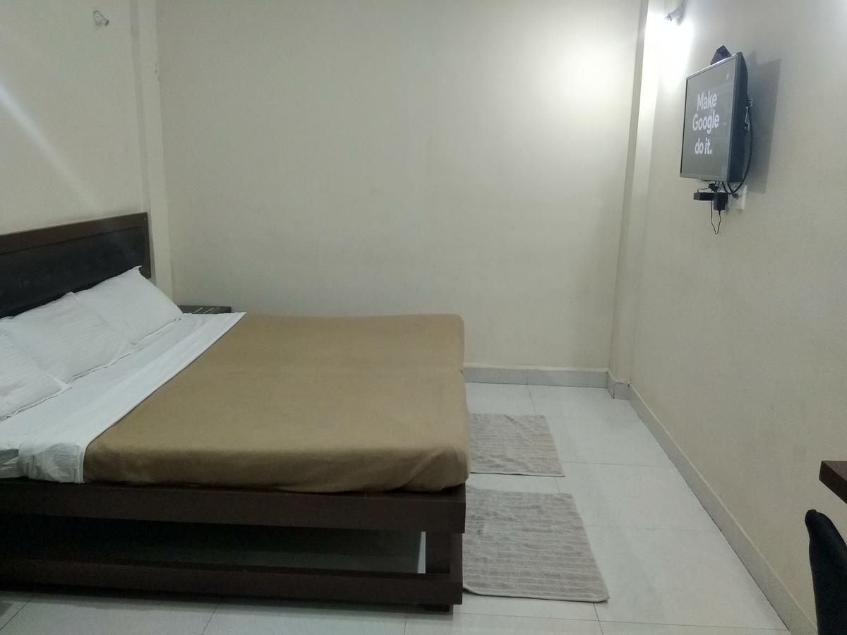Hotel Royal Regency Bori  外观 照片
